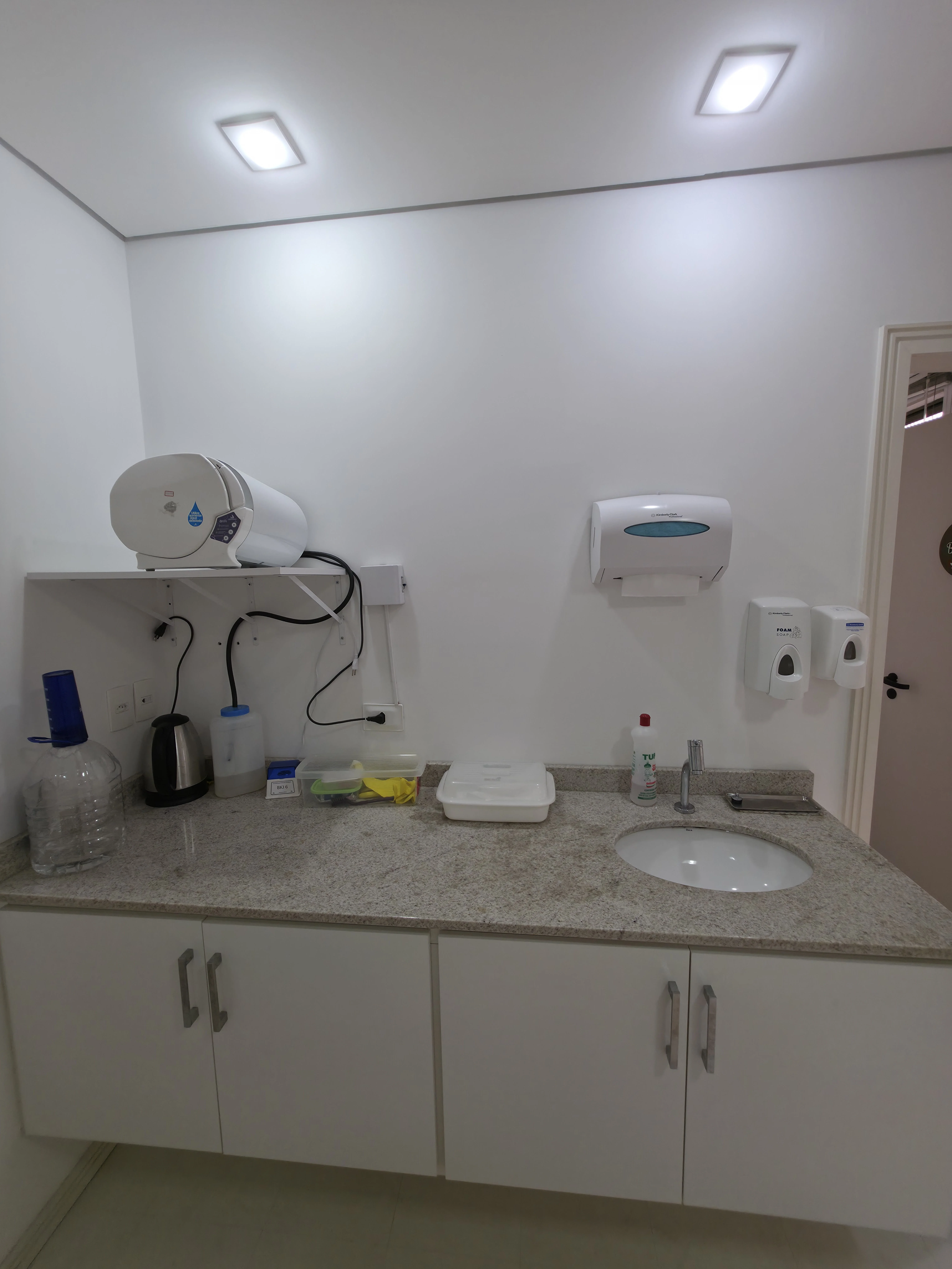 Bancada de esterilização com autoclave
